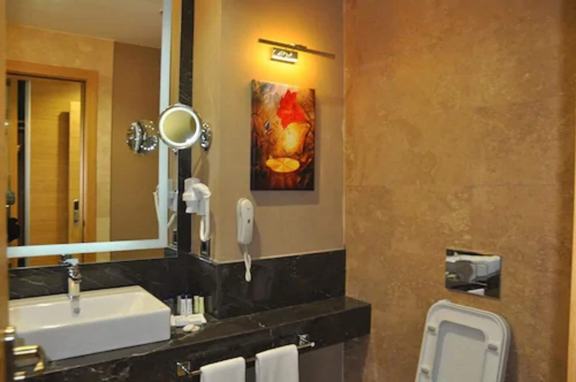 Margi Hotel Edirne Eksteriør billede Bathroom